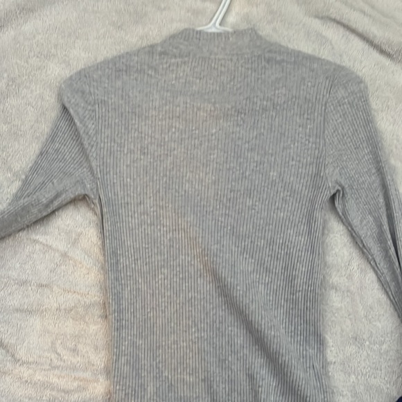 Worn once. Tommy hilfiger long sleeve top - Picture 5 of 5